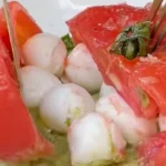 caprese-solata-z-nadevanim-paradiznikom-zanimiv-recept.webp.webp